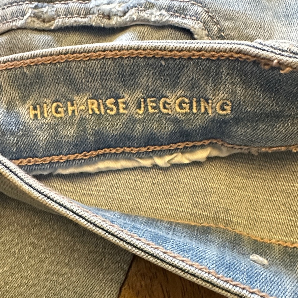 American Eagle Outfitters Distressed Light Blue Skinny Jeans - Picture 3 of 9